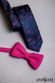 Cravată îngustă albastru închis cu model floral în roz - latime 5 cm